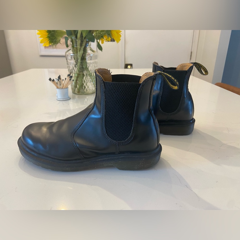 Dr. Martens The Original Unisex Chelsea Boot Smooth Black - Size 7 Women
